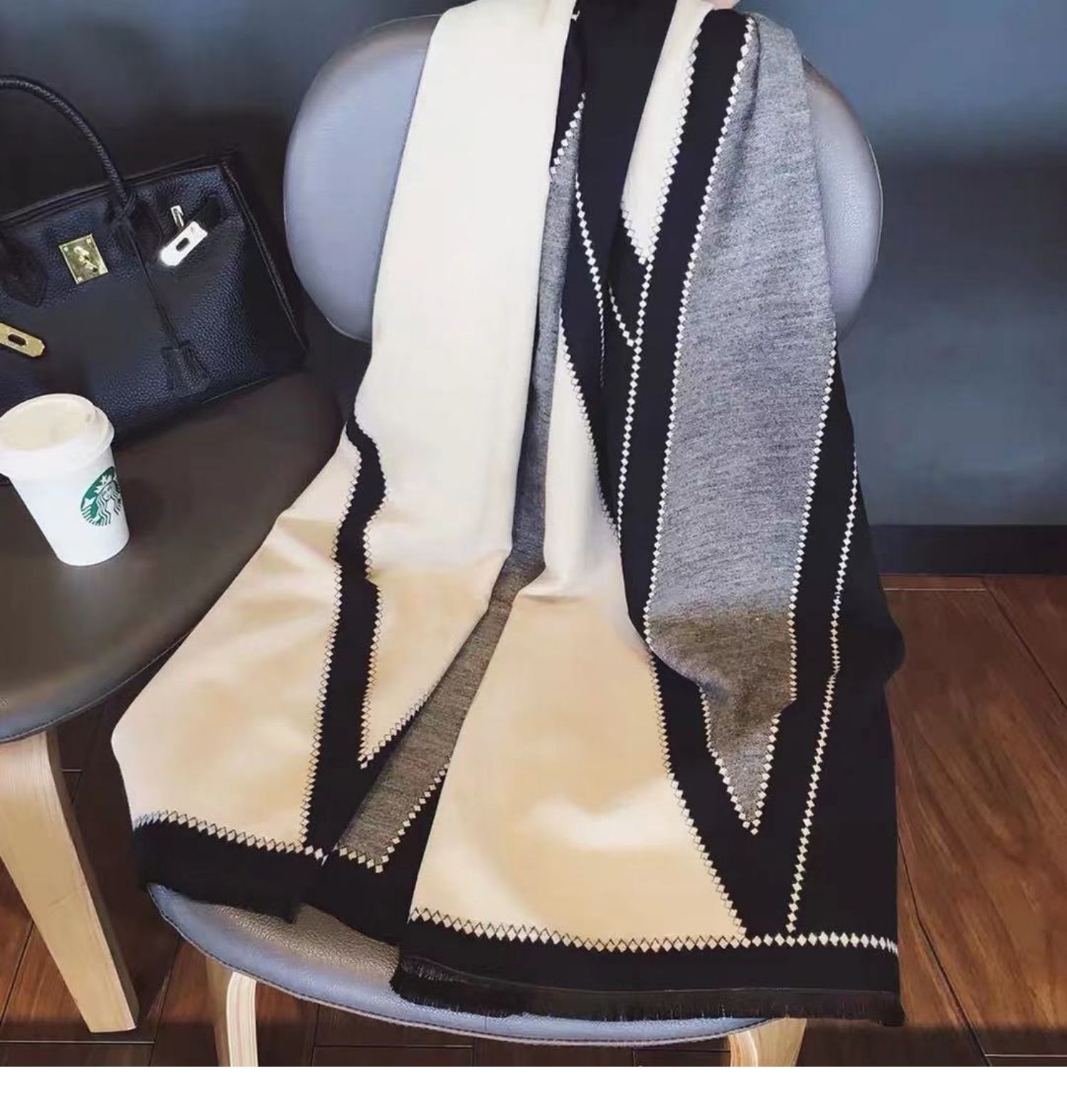 Autumn and winter scarf fashion style high-end color matching thick warmth temperament ladies big shawl cashmere material high quality
Autumn and winter scarf fashion style high-end color matching thick warmth temperament ladies big shawl cashmere material high quality