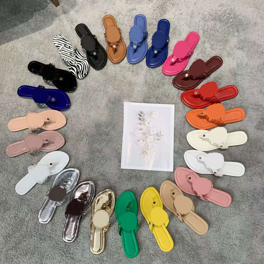 Sandals 2021 Hollow Women Out Flat Slippers Sandal Studded Girl Shoes Arrivel Jelly Platform Slides Lady Flip Flops with Box 35-43
Sandals 2021 Hollow Women Out Flat Slippers Sandal Studded Girl Shoes Arrivel Jelly Platform Slides Lady Flip Flops with Box 35-43