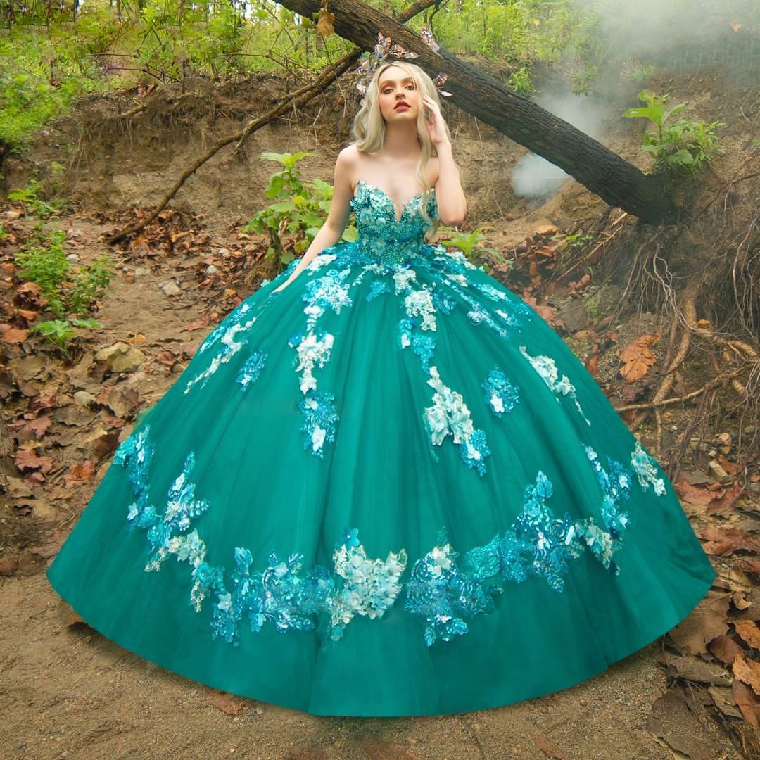 Beaded Hunter Ball Gown Quinceanera Dresses Strapless Neck Lace Appliqued Prom Gowns Sweep Train Tulle Sweet Masquerade Dress