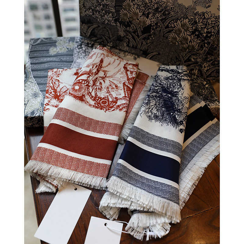 Jungle animal Sanshou twill silk scarf women's small square 90 * 90cm thin shawl dual purpose, Blue;gray
Jungle animal Sanshou twill silk scarf women's small square 90 * 90cm thin shawl dual purpose, Blue;gray