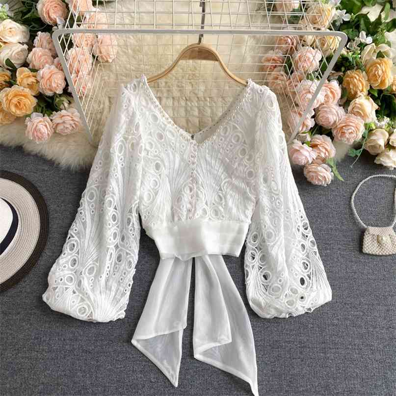 Court Women Hollowed-out Lace Long Sleeve High Waist Short Tops Lady Fashion Elegant Bead Shirt Korean Clothing Blouse P518 210527