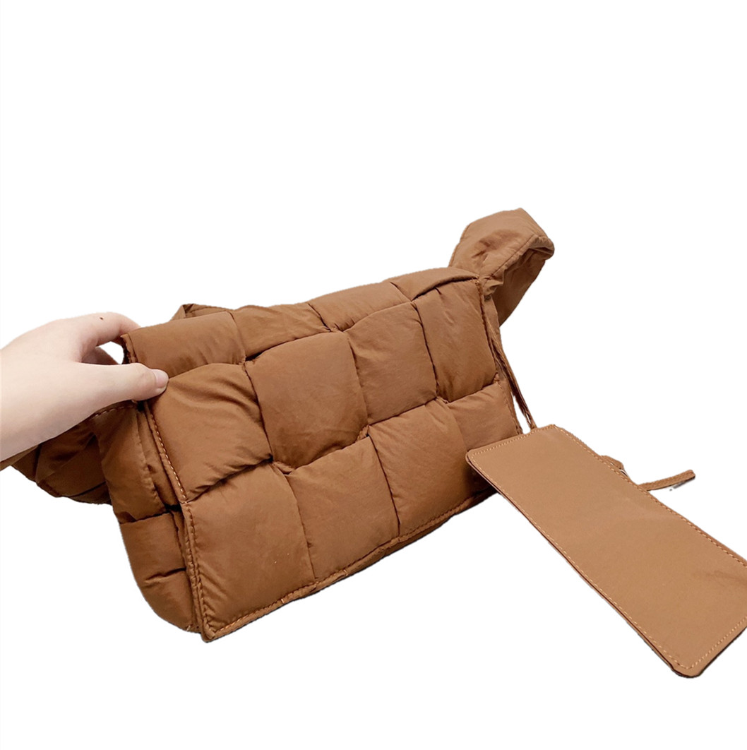 2021 Fall Winter Fashion Trend Tofu Plaid Woven Shoulder Bags Nylon Puffer Quilted Crossbody handbags designers Purse holder Cotton Padded Down Feather Fabric tote, No bags
2021 Fall Winter Fashion Trend Tofu Plaid Woven Shoulder Bags Nylon Puffer Quilted Crossbody handbags designers Purse holder Cotton Padded Down Feather Fabric tote, No bags