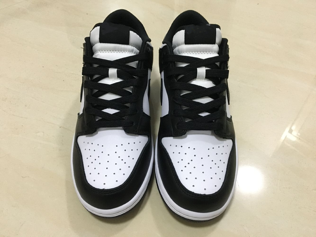 Runner Sneakers top Women's Running Shoes Men's Genuine leather DD1391-100 Have large size 12-13 with Double box, Black
Runner Sneakers top Women's Running Shoes Men's Genuine leather DD1391-100 Have large size 12-13 with Double box, Black