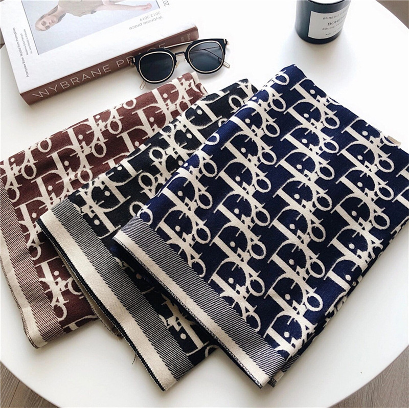 Autumn and winter cashmere scarf women's winter fashion d letter warm thickened shawl neck
Autumn and winter cashmere scarf women's winter fashion d letter warm thickened shawl neck