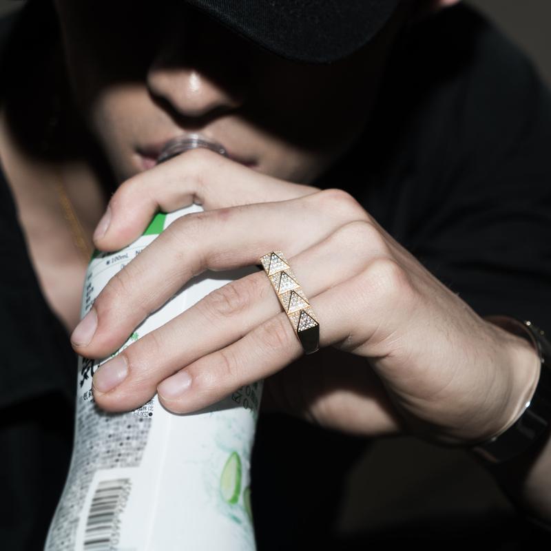 Cluster Rings 2021 Egyptian Pyramid One-piece Luxury Two-finger Ring Personalized Brass Knuckle Gold