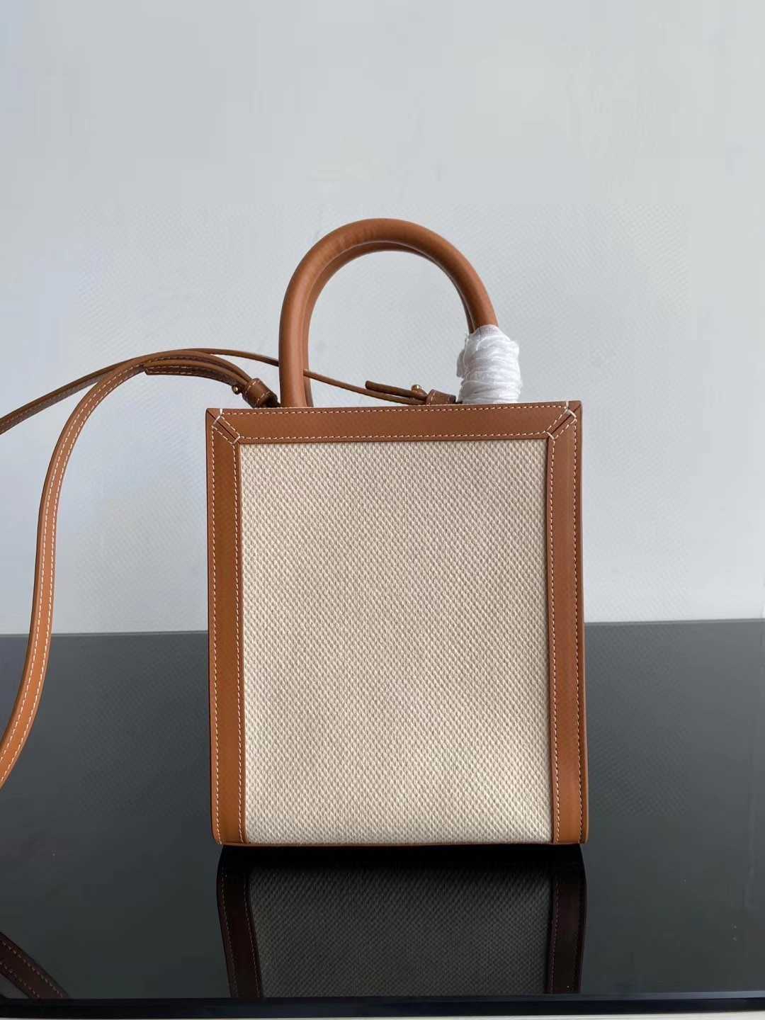 Hanghhangbag Luxury Designer Fashion Hand Handbag Handbags Backpack Wallet Purse Shoulder Crossbody Tote Bags Mini Bag BJYL Female back
Hanghhangbag Luxury Designer Fashion Hand Handbag Handbags Backpack Wallet Purse Shoulder Crossbody Tote Bags Mini Bag BJYL Female back