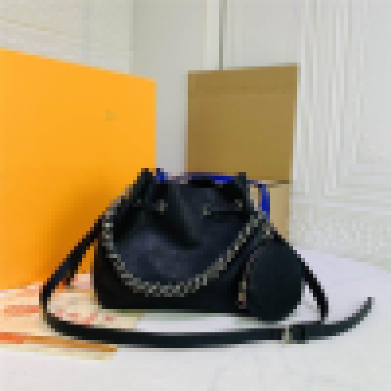PETIT NOE Drawstring BELLA Purse Shoulder Crossbody Bag Noir Black Size:25 x 25 x 20
PETIT NOE Drawstring BELLA Purse Shoulder Crossbody Bag Noir Black Size:25 x 25 x 20