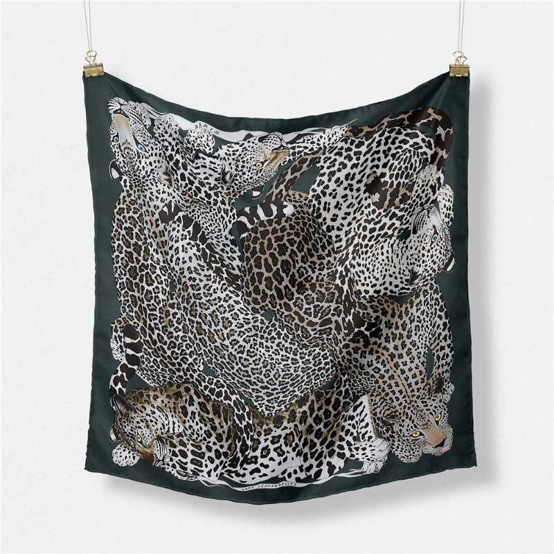 Scarves 2022 Brand Design Leopard Silk Scarf Fashion Women Small Square Head Neck Tie Band Neckerchief Hijab
Scarves 2022 Brand Design Leopard Silk Scarf Fashion Women Small Square Head Neck Tie Band Neckerchief Hijab