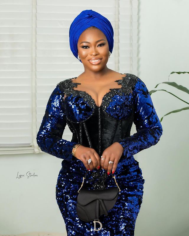 2021 Plus Size Arabic Aso Ebi Royal Blue Sparkly Prom Dresses Lace Beaded Sheer Neck Evening Formal Party Second Reception Bridesmaid Gowns Dress ZJ23