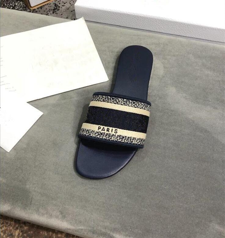 Classics Paris Fahsion Women Slippers Summer Girls Beach Slides Black White Red Flip Flops Floral brocade Gear bottoms Sandals NO box
Classics Paris Fahsion Women Slippers Summer Girls Beach Slides Black White Red Flip Flops Floral brocade Gear bottoms Sandals NO box