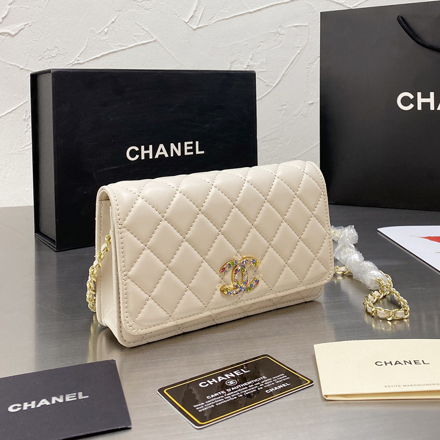 Designer Bags Handbag Totes Shoulder Cross Body Women High Quality Classic Square Cover Sheepskin Chains bag 19*13cm ,5 colours luxury_bagshop888 02
Designer Bags Handbag Totes Shoulder Cross Body Women High Quality Classic Square Cover Sheepskin Chains bag 19*13cm ,5 colours luxury_bagshop888 02