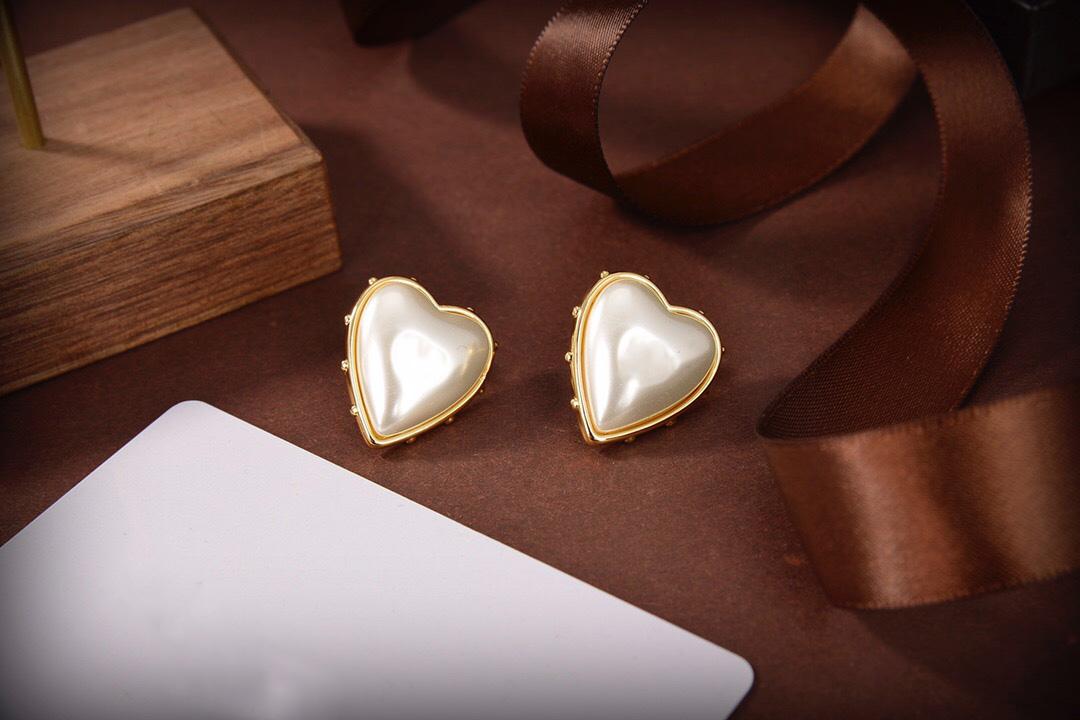 Classic letter design Stud women's pearl Heart-shaped Earrings Ear men Earring Gold Silver Jewelry Accessories High quality fashion Gift for Girls with Box
Classic letter design Stud women's pearl Heart-shaped Earrings Ear men Earring Gold Silver Jewelry Accessories High quality fashion Gift for Girls with Box