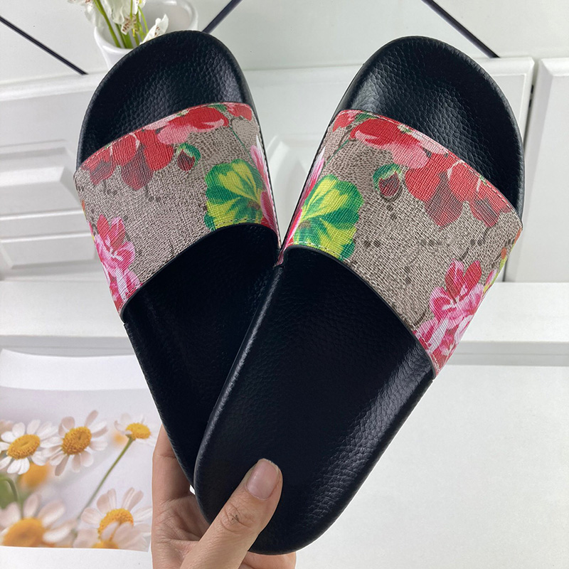 Fashion men's and women's slippers 2021 summer women luxury designer print words slide flat bottomed brand name sandals 35-46, Black
Fashion men's and women's slippers 2021 summer women luxury designer print words slide flat bottomed brand name sandals 35-46, Black
