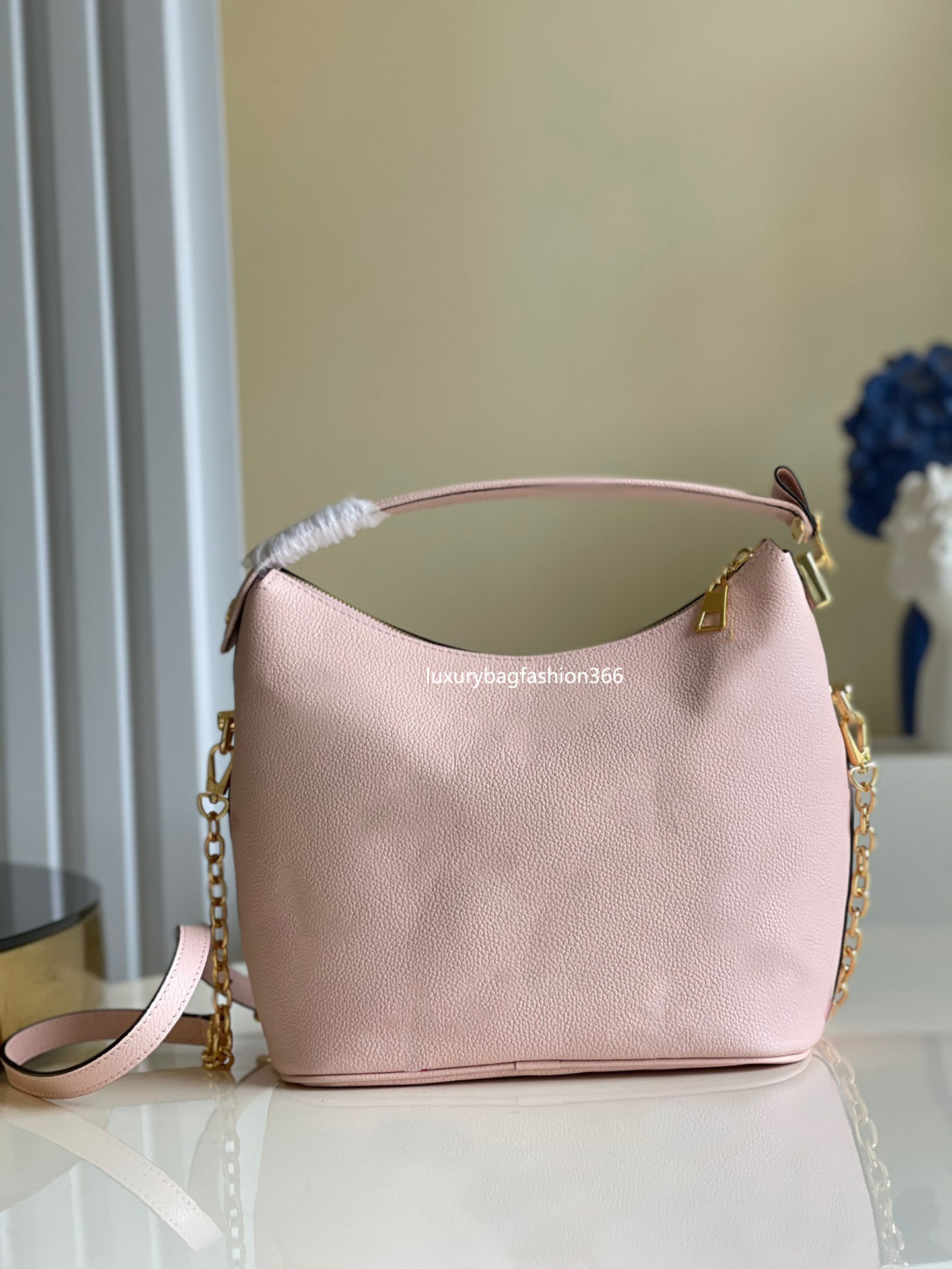 TOP M45697 MARSHMALLOW hobo Women bags CrossBody BY THE POOL leather shoulder bag lady Tote chain handbags with S-lock purse messenger shopp 
TOP M45697 MARSHMALLOW hobo Women bags CrossBody BY THE POOL leather shoulder bag lady Tote chain handbags with S-lock purse messenger shopp