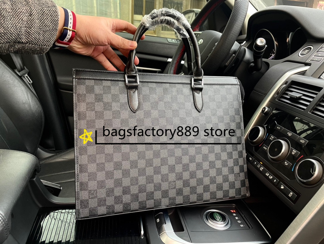 Top import original PVC fabric Hague Briefcases ultra hd hardware logo marks, special inside. Smooth zipper, oil edge smoothing, do manual work is delicate details in, Make up the difference
Top import original PVC fabric Hague Briefcases ultra hd hardware logo marks, special inside. Smooth zipper, oil edge smoothing, do manual work is delicate details in, Make up the difference