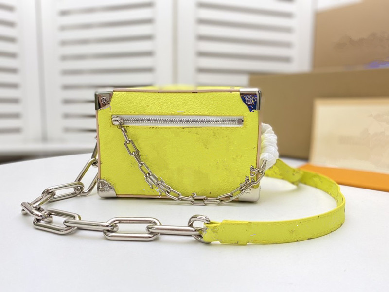 44480 MINI SOFT TRUNK Shoulder Bag Classical Style Designer Evening Bag Ladies Handbag Wallet Ladies' Favorite Messenger Bags square clutches, Green
44480 MINI SOFT TRUNK Shoulder Bag Classical Style Designer Evening Bag Ladies Handbag Wallet Ladies' Favorite Messenger Bags square clutches, Green