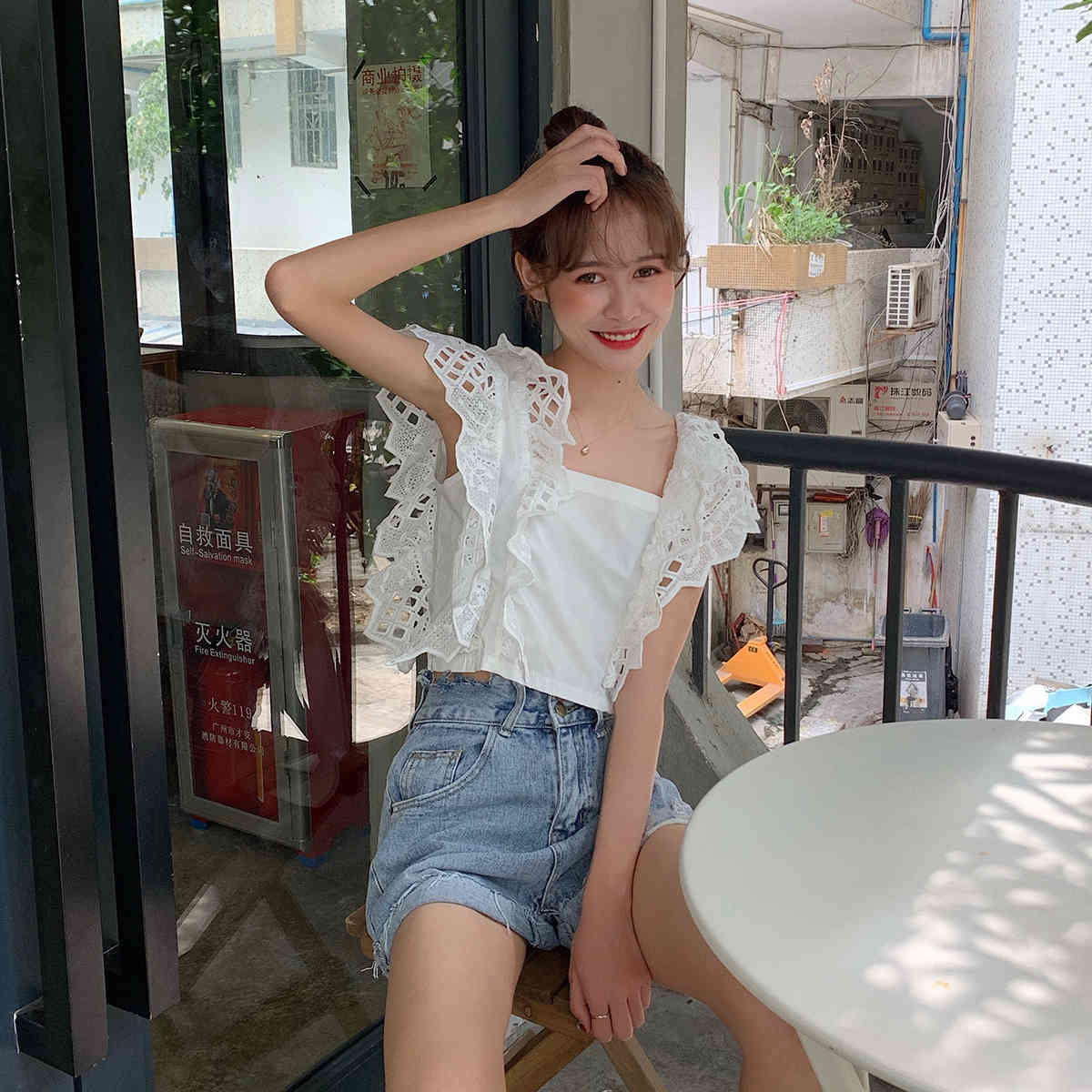 Elegant Crochet Top Women Black White Blouse Summer Casual Sleeveless Crop Blusas Sexy Backless Lace-up Shirts 210519