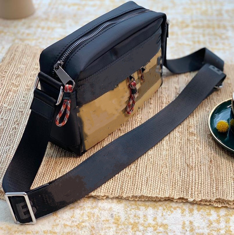 Waist Bags 2022 winter design chest men's and women's handbag purse full color cute messenger bag unisex shoulder bag Size 23cm
Waist Bags 2022 winter design chest men's and women's handbag purse full color cute messenger bag unisex shoulder bag Size 23cm