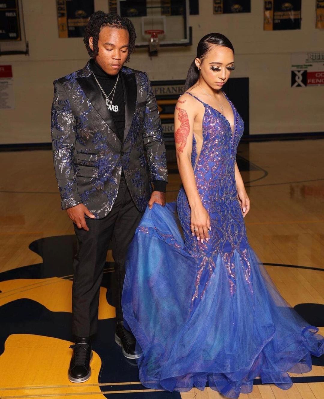 Arabic Blue Prom Dress Sexy Deep V Neck Sequins Lace Appliques Mermaid Evening Gowns Sweep Train Special Occasion Dresses