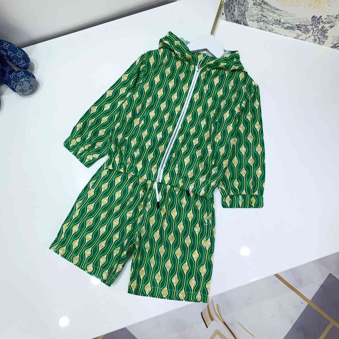 21ss designer kids jackets+ shorts 2pics sets children's wear boys Sunscreen fabric jackets classic soft shorts girls clothing size -150 color green, Grass green
21ss designer kids jackets+ shorts 2pics sets children's wear boys Sunscreen fabric jackets classic soft shorts girls clothing size -150 color green, Grass green