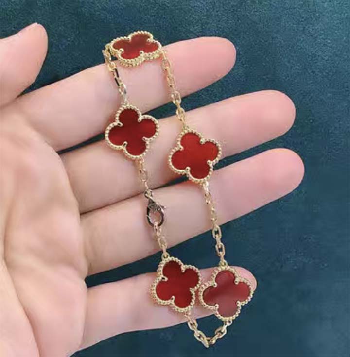 Classic high quality Charm Bracelet Fashion Four Leaf Clover 5 colors Link diamond Bracelets 18K Gold for Women Girls Valentine's Weddi, Golden;silver
Classic high quality Charm Bracelet Fashion Four Leaf Clover 5 colors Link diamond Bracelets 18K Gold for Women Girls Valentine's Weddi, Golden;silver
