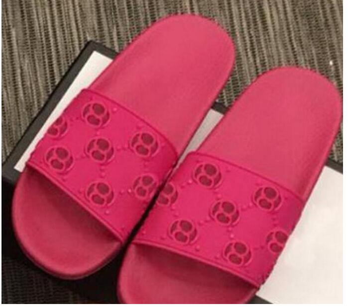 Designer classical hole rubber slippers sandals men's and women's slippers fashion beach shoes flat non-slip slippers
Designer classical hole rubber slippers sandals men's and women's slippers fashion beach shoes flat non-slip slippers