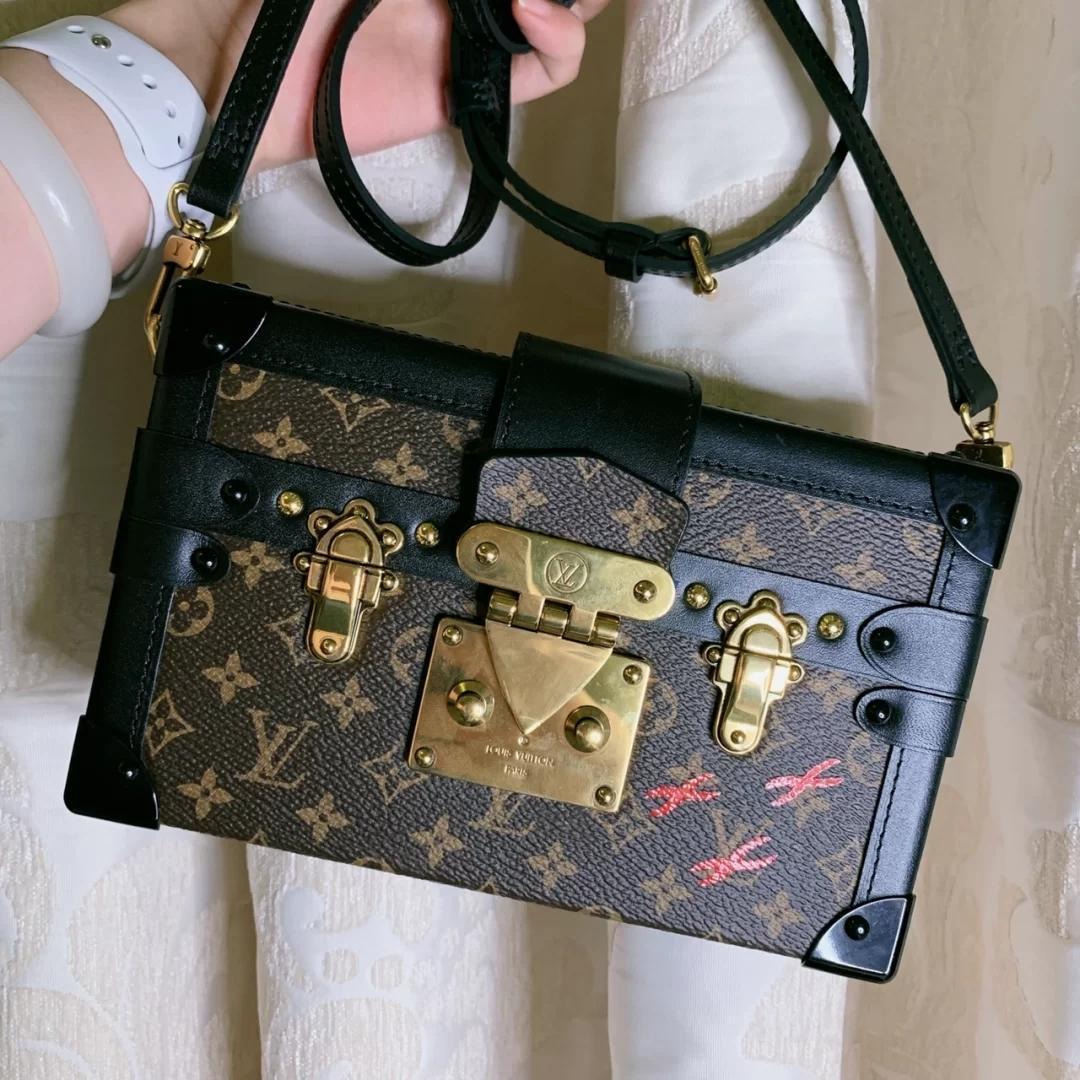lv LOUIS BAG VITTON Fashion Petite Malle Chain Clutch Bag Women Designers Purse houlder Box Totes Handbags Cross Body 4
lv LOUIS BAG VITTON Fashion Petite Malle Chain Clutch Bag Women Designers Purse houlder Box Totes Handbags Cross Body 4