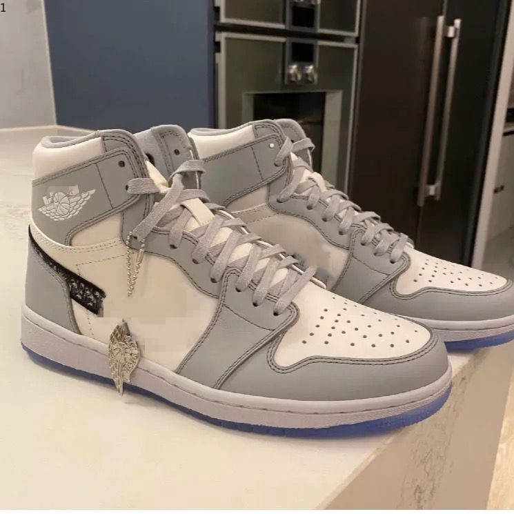 Dio 2021colour Officially revealed anniversary collaboration Grey White French fashion style label Kim Jones Sneaker shoe size 36-45 mkj0003
Dio 2021colour Officially revealed anniversary collaboration Grey White French fashion style label Kim Jones Sneaker shoe size 36-45 mkj0003