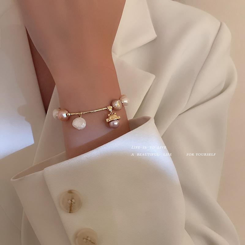 Charm Bracelets Freshwater Pearl Champagne Diamond Inlaid Fortune Cat Korean Baroque Net Red Temperament Personalized Bracelet, Golden;silver
Charm Bracelets Freshwater Pearl Champagne Diamond Inlaid Fortune Cat Korean Baroque Net Red Temperament Personalized Bracelet, Golden;silver
