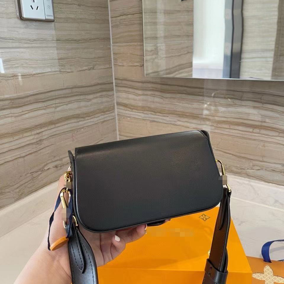 Womens Fashion Bag Famous Brand Designer Shoulder Bags Tassel SOHO Ladies Litchi Profile Tassels Women Messenger size 18*11
Womens Fashion Bag Famous Brand Designer Shoulder Bags Tassel SOHO Ladies Litchi Profile Tassels Women Messenger size 18*11