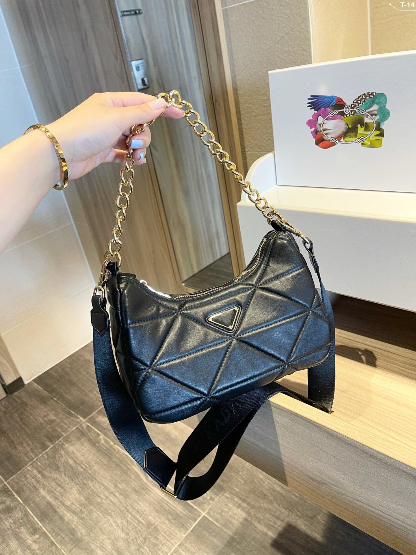 Ladies Shoulder Bag Classic Luxury Chain Handbag Presbyopia Wallet High Quality Genuine Leather Hobo Messenger Bags, Shipping fee
Ladies Shoulder Bag Classic Luxury Chain Handbag Presbyopia Wallet High Quality Genuine Leather Hobo Messenger Bags, Shipping fee