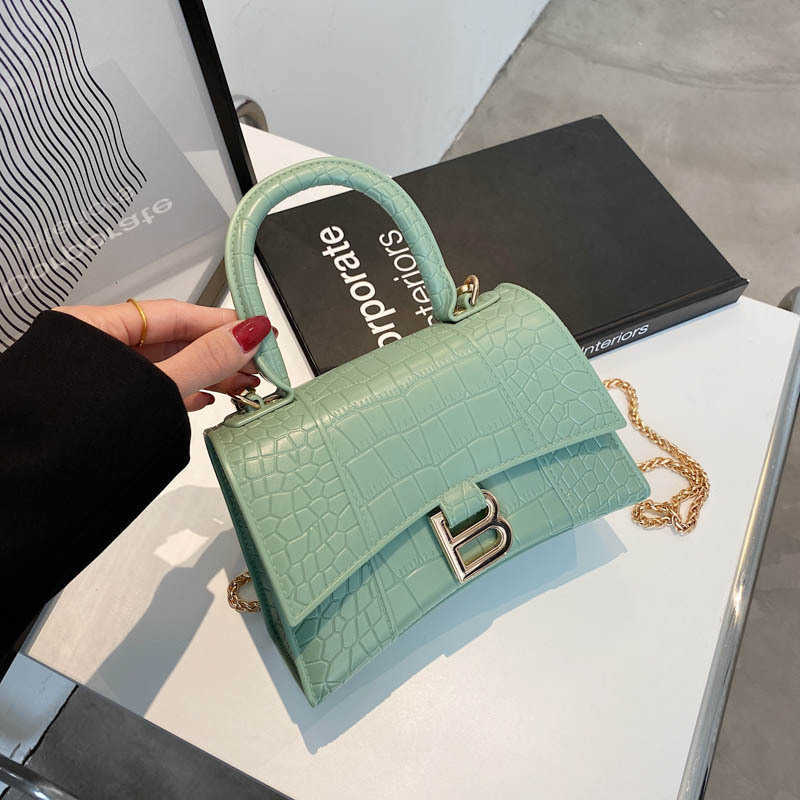 New fashion crocodile hand-held hourglass bag net red Pu chain messenger bag, White
New fashion crocodile hand-held hourglass bag net red Pu chain messenger bag, White