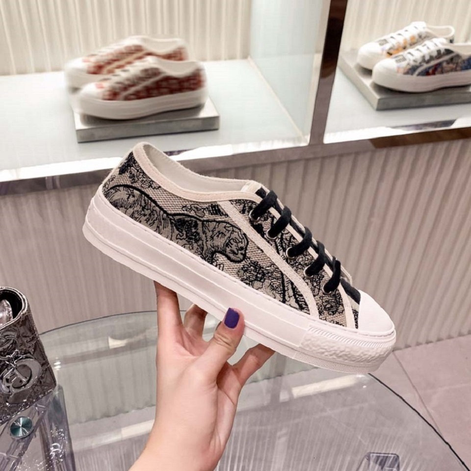 Classics Quality Women shoes Espadrilles Sneakers printing Walk Sneaker Embroidery canvas Low Top Platform Shoe Girls By home011 015, Black
Classics Quality Women shoes Espadrilles Sneakers printing Walk Sneaker Embroidery canvas Low Top Platform Shoe Girls By home011 015, Black