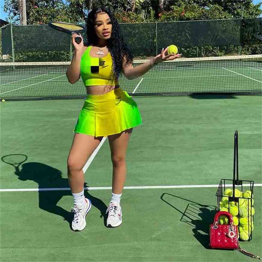 2021 women's summer gradient print sportswear two piece skirt suit tennis wear cropped sport bra tops vest tank and pleated short skits, Gray
2021 women's summer gradient print sportswear two piece skirt suit tennis wear cropped sport bra tops vest tank and pleated short skits, Gray