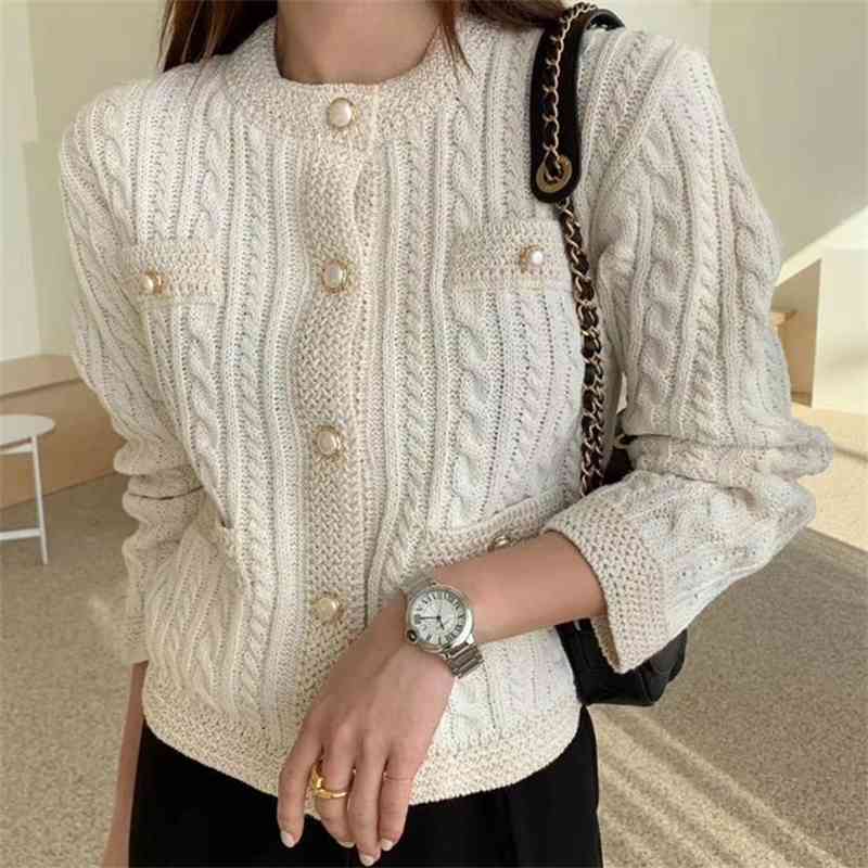 Autumn Winter Sweater Women Fashion Single Breasted Vintage Short Sweaters Ladies Elegant O Neck Pearl Button Knittted Coat 210602
Autumn Winter Sweater Women Fashion Single Breasted Vintage Short Sweaters Ladies Elegant O Neck Pearl Button Knittted Coat 210602