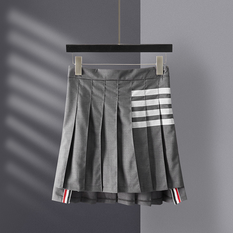 Men's and women's Summer new pleated grey short front long back high waist TB slim A-line skirt female, Navy blue
Men's and women's Summer new pleated grey short front long back high waist TB slim A-line skirt female, Navy blue