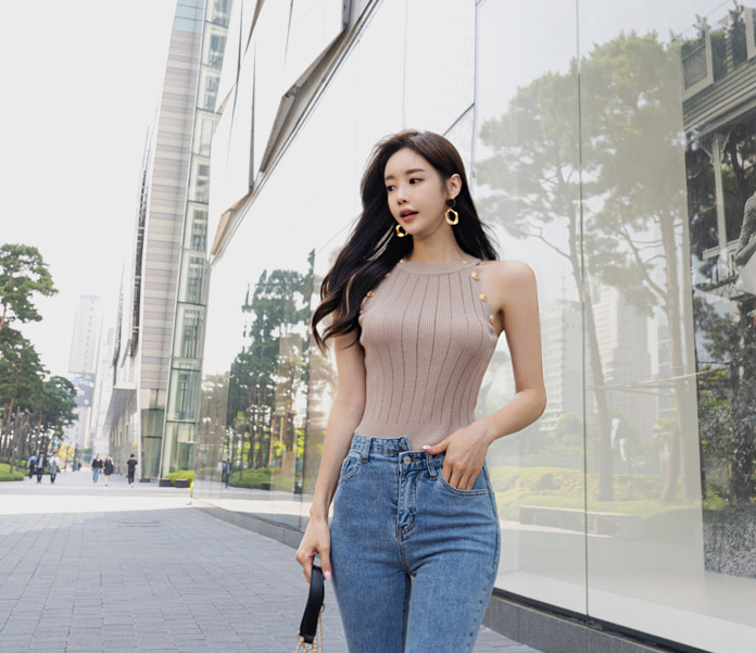 Summer Women Slim Knitting Tops Female Bodycon Knitted Tanks Sleeveless Sexy Golden Buttons Camisole Clothes 210519