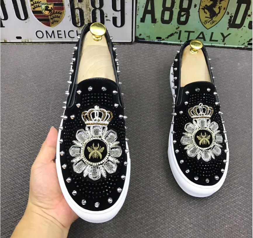 Dress Shoes luxury dandelion spikes rivets flat leather shoes fashionable loafer men embroidered smoking slippers casual QVCW, 1# shoe box
Dress Shoes luxury dandelion spikes rivets flat leather shoes fashionable loafer men embroidered smoking slippers casual QVCW, 1# shoe box