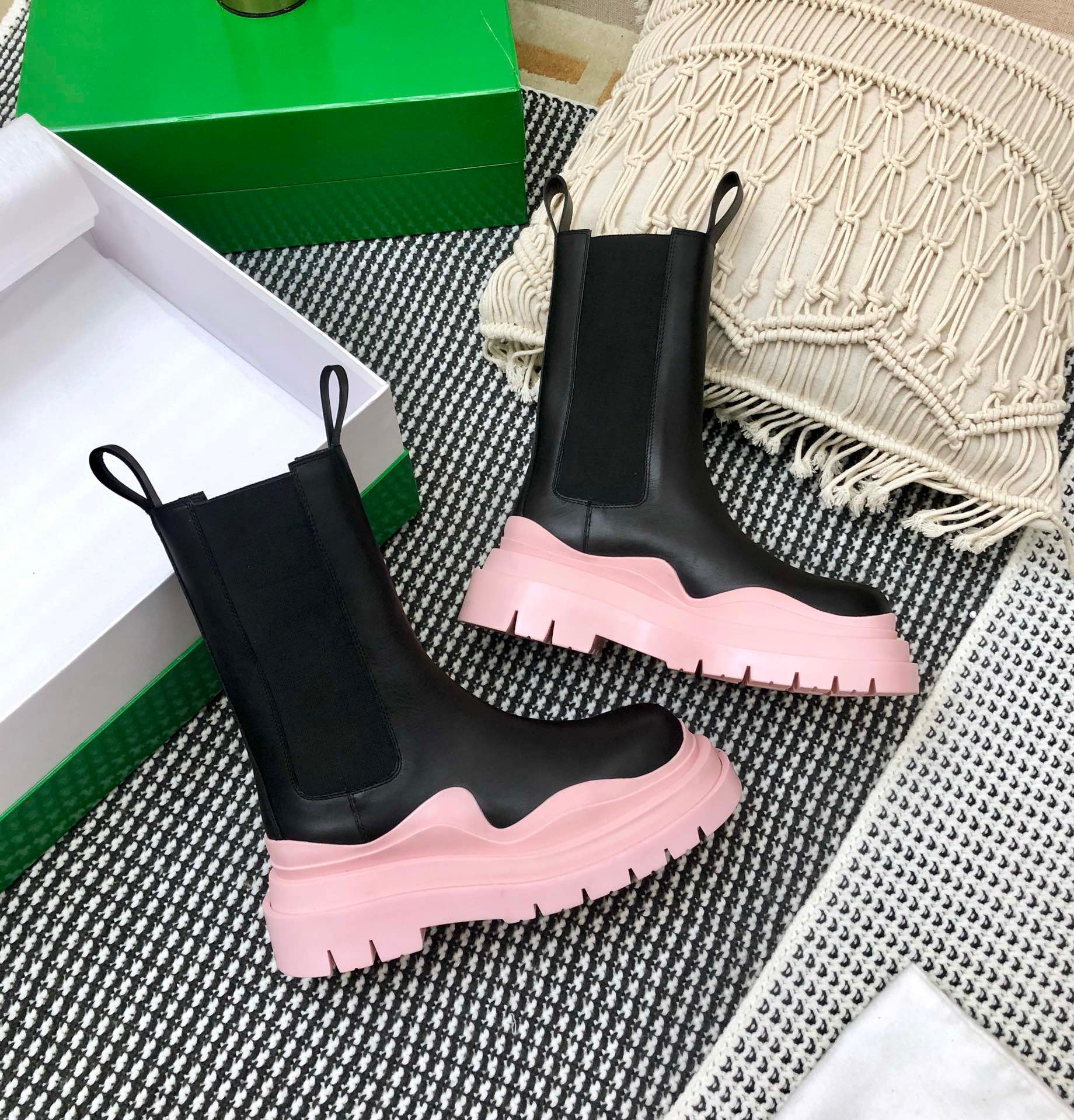 2021 winter womenhigh quality Chelsea boots color wavy tires sole thickness 5.5 cm trend Martin shoes are the choice size 35-41, Wear stick
2021 winter womenhigh quality Chelsea boots color wavy tires sole thickness 5.5 cm trend Martin shoes are the choice size 35-41, Wear stick