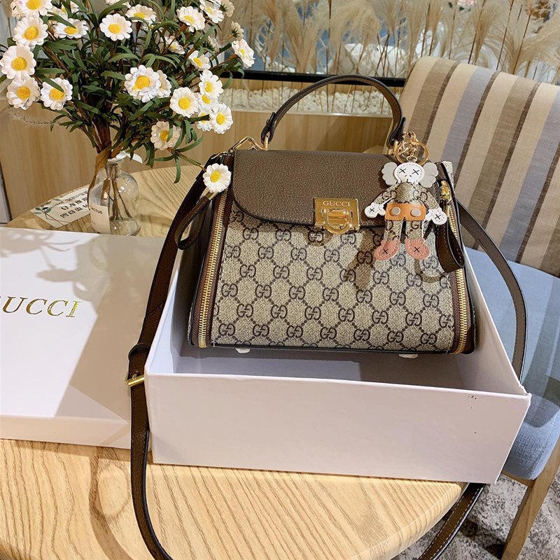 Top LV Louis Vitton Montaigne Totes Shoulder Bags with Boll Designers Purses Wallet Women Fashion Shopping Bag Crossbody Messenger V
Top LV Louis Vitton Montaigne Totes Shoulder Bags with Boll Designers Purses Wallet Women Fashion Shopping Bag Crossbody Messenger V