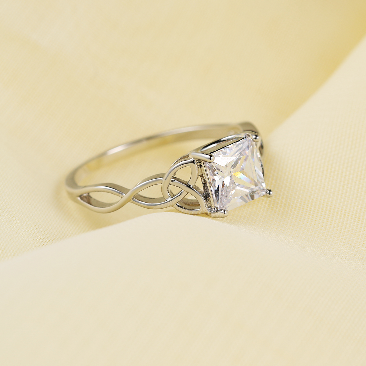 Ring For Women Thin Temperament Winding Wedding Engagement Rings Sier Color Cubic Zirconia Fashion Gift Jewelry DZR018