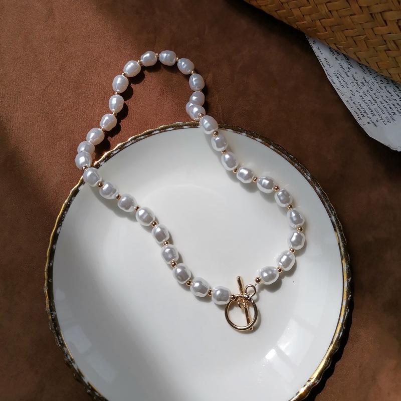 Buckle Choker Necklace Irregular Imitation Baroque Pearl Bead Chain For Women Fashion Gift Chains
Buckle Choker Necklace Irregular Imitation Baroque Pearl Bead Chain For Women Fashion Gift Chains