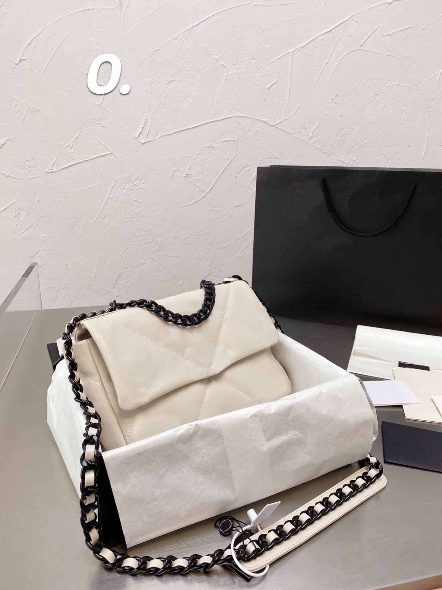 Pure color leather premium shoulder bag diagonally across vintage designer luxury size25cm
Pure color leather premium shoulder bag diagonally across vintage designer luxury size25cm