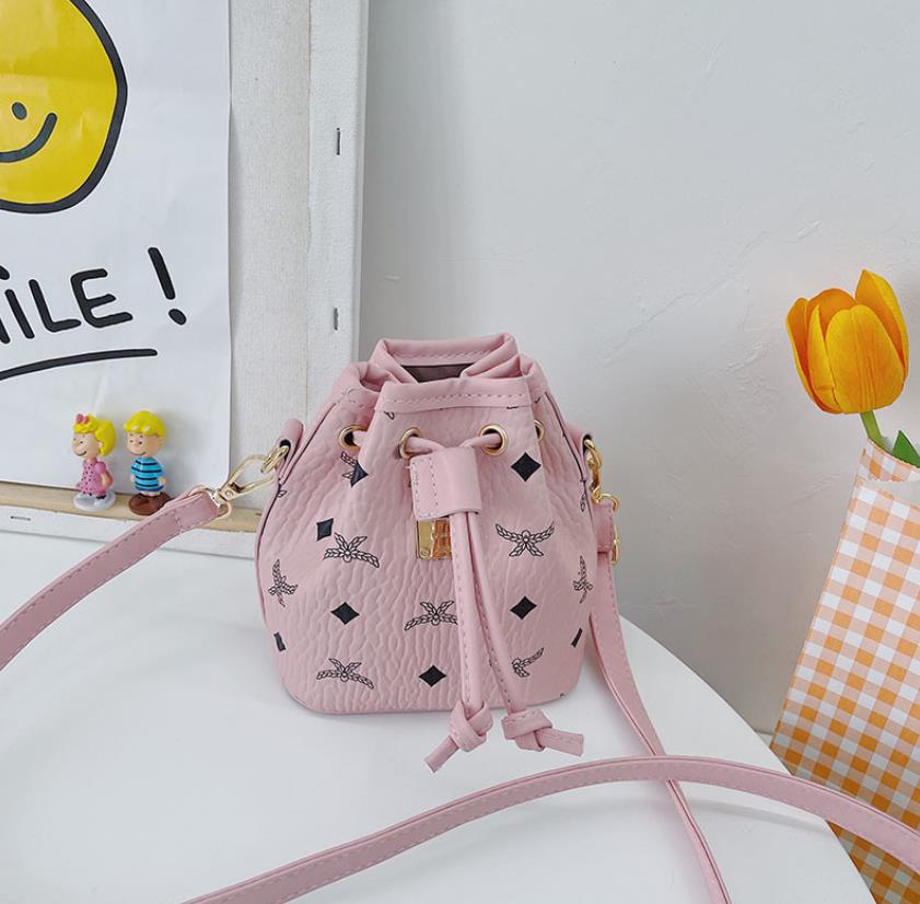 Kids Single Shoulder Handbags drawstring Children Designer Letters Print baby Girl Princess Cross Body Change coin Purse PU Leather Messenger Bucket Bags gift, Extra shipping
Kids Single Shoulder Handbags drawstring Children Designer Letters Print baby Girl Princess Cross Body Change coin Purse PU Leather Messenger Bucket Bags gift, Extra shipping
