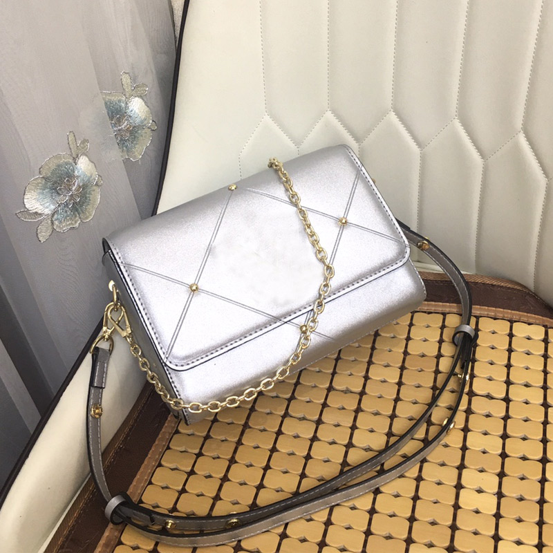 Ladies Rivet Crossbody Bag Shoulder Sling Bags Thread Leather Chains Pouch Flap Geometric Stud Lines Cowhide Handbag Female Wallet Silver Color Purse
Ladies Rivet Crossbody Bag Shoulder Sling Bags Thread Leather Chains Pouch Flap Geometric Stud Lines Cowhide Handbag Female Wallet Silver Color Purse