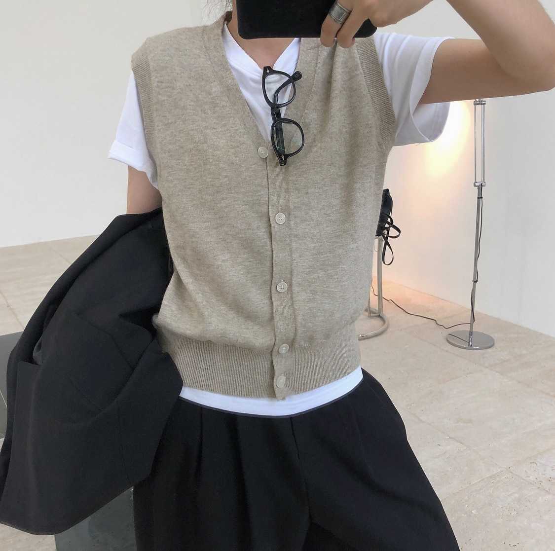 Korean Style Spring Fall Women Single Breasted Cardigan V-neck Sleeveless Vests Gilet Sans Manche Femme Casual Fashion Knit Tops 210604