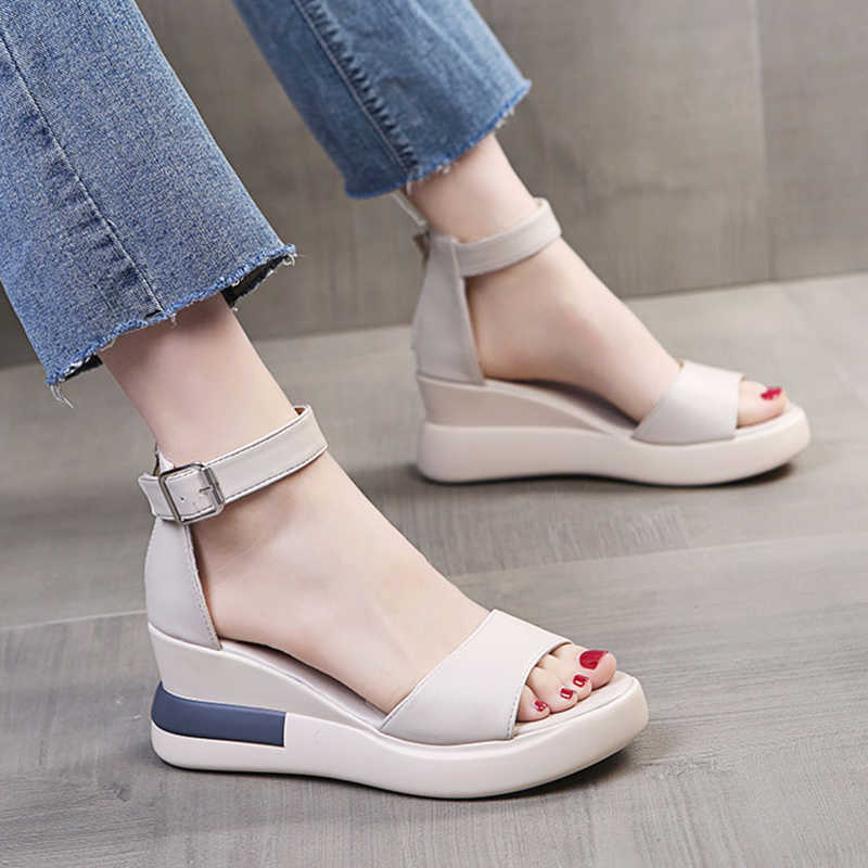 Breathable sandals women's summer new fashion wedge heel platform word with platform shoes women Y0721, Beige
Breathable sandals women's summer new fashion wedge heel platform word with platform shoes women Y0721, Beige