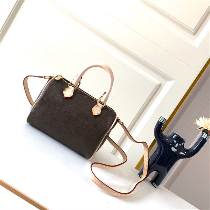 Ladies bag Crossbody Portable Fashion Temperament Solid Color Leather Hand Nominated Brand Bag, Brown
Ladies bag Crossbody Portable Fashion Temperament Solid Color Leather Hand Nominated Brand Bag, Brown