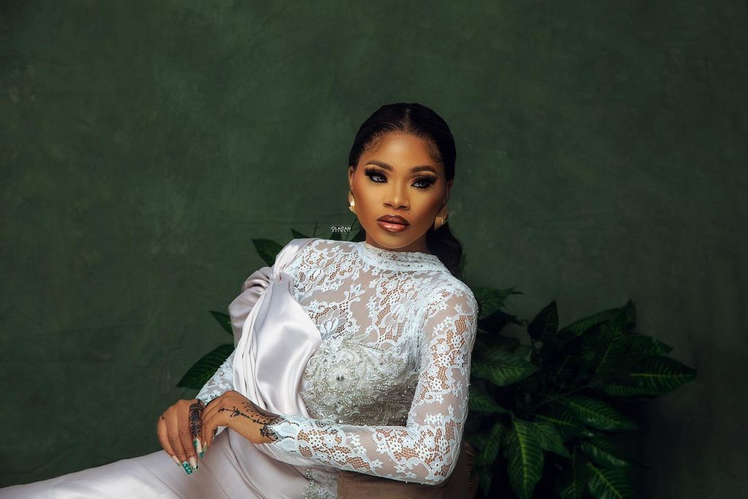 2022 Plus Size Arabic Aso Ebi Lace Beaded Crystals Wedding Dress Vintage Sexy High Neck Bridal Gowns Dresses ZJ355