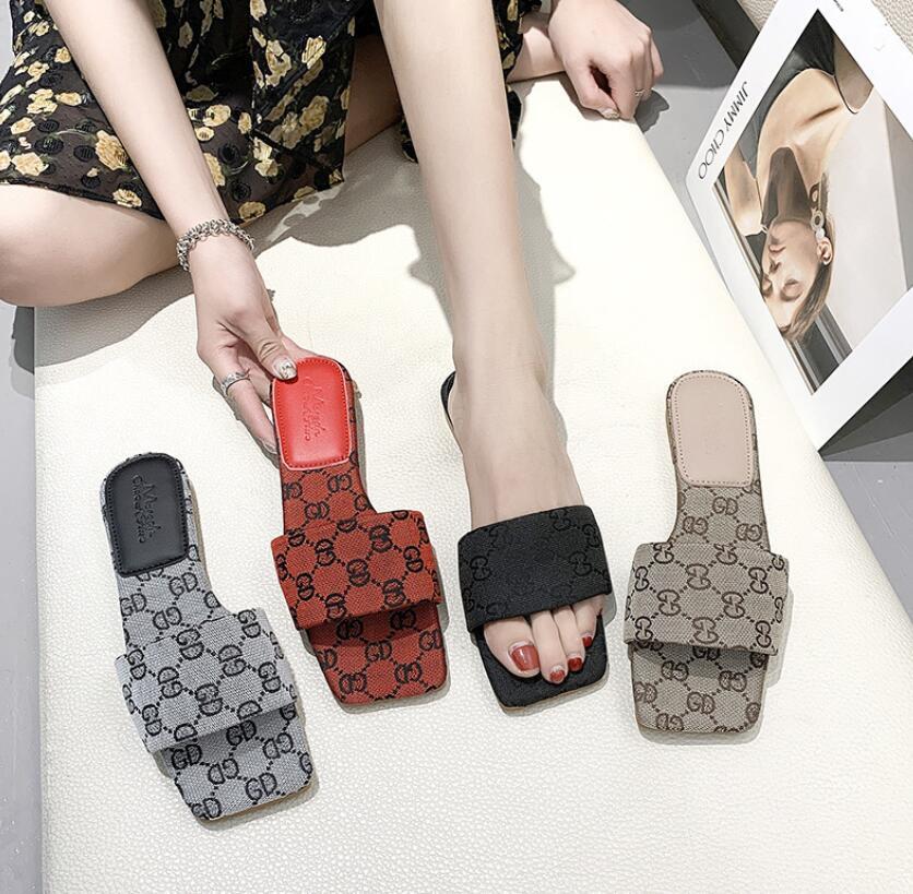 Women slippers 2021 summer fashion flat flip flops sandals Thick heel open toe women shoes Stamped letters femmes bottes Y0702, Black
Women slippers 2021 summer fashion flat flip flops sandals Thick heel open toe women shoes Stamped letters femmes bottes Y0702, Black